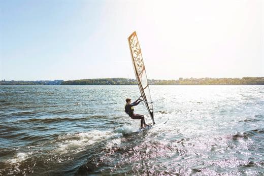 windsurfing-na-helu-polecane-szkoly-i-miejsca-co-warto-wiedziec